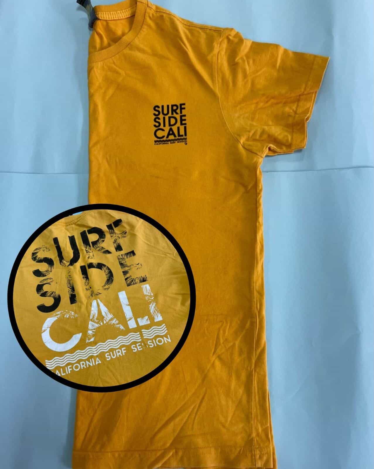 camisa laranja, com detalhe nas costas