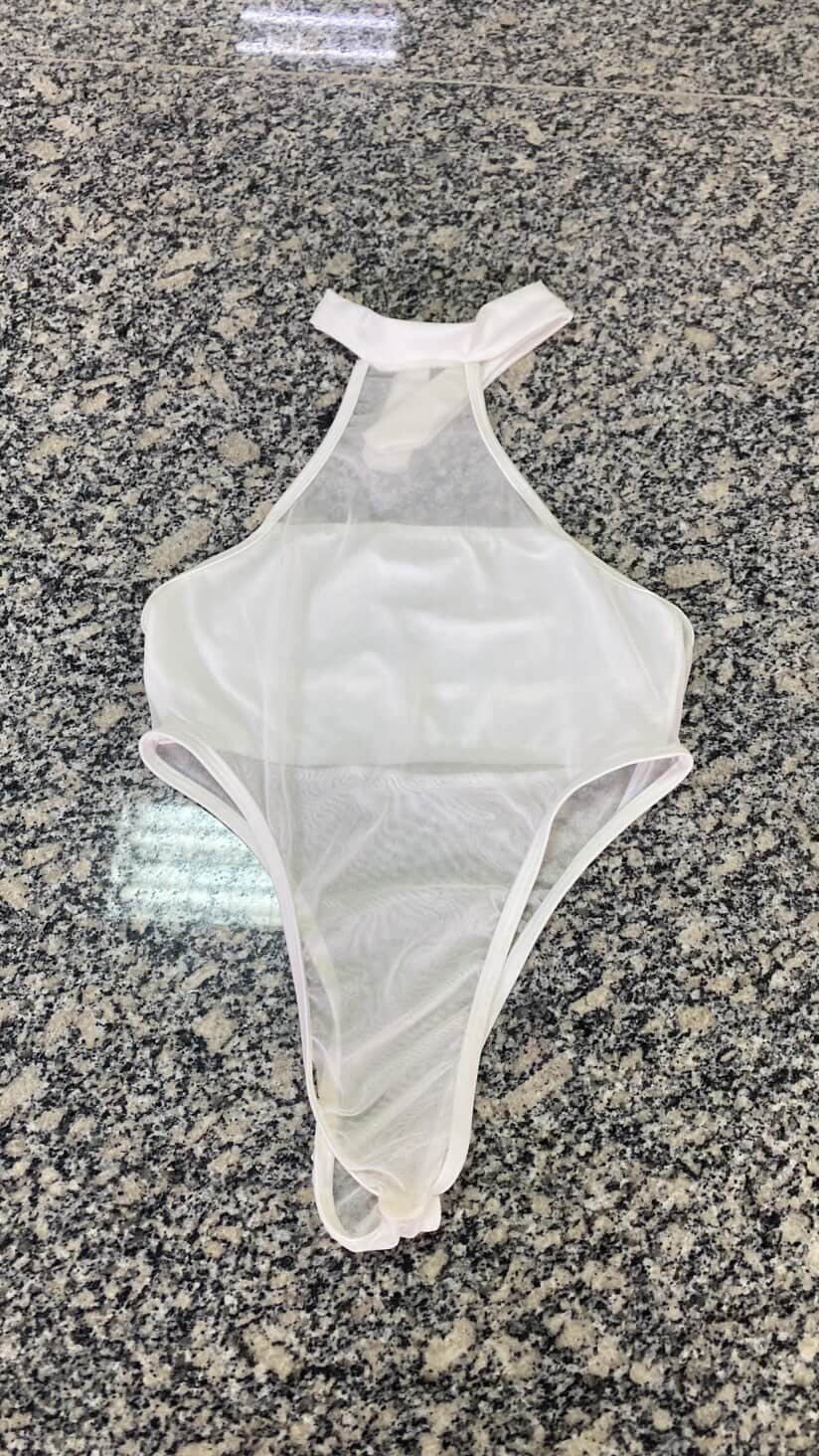 body branco, com renda, bem versátil