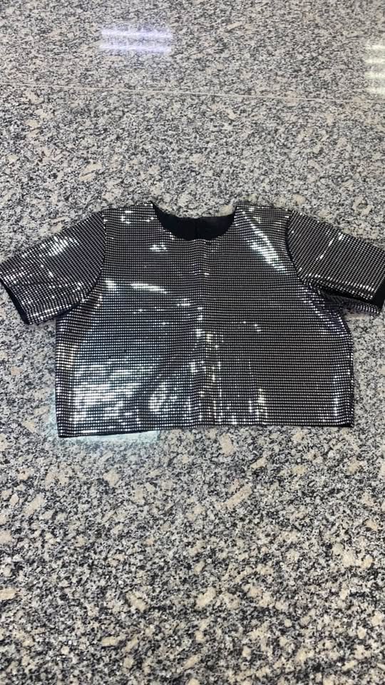 Cropped de paetê cinza